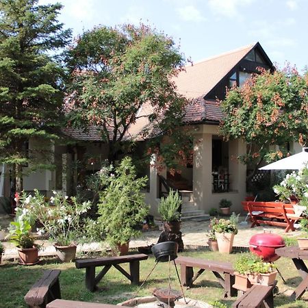 Pannonhalma Panzio Bed and Breakfast Buitenkant foto