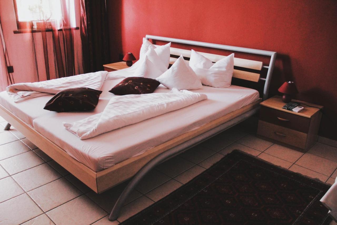 Pannonhalma Panzio Bed and Breakfast Buitenkant foto
