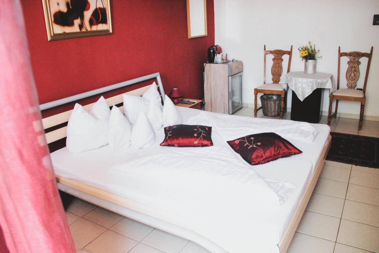 Pannonhalma Panzio Bed and Breakfast Buitenkant foto