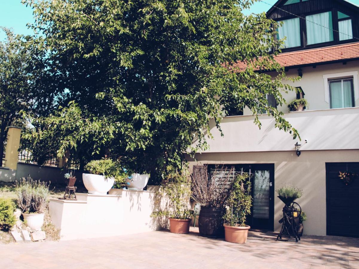 Pannonhalma Panzio Bed and Breakfast Buitenkant foto