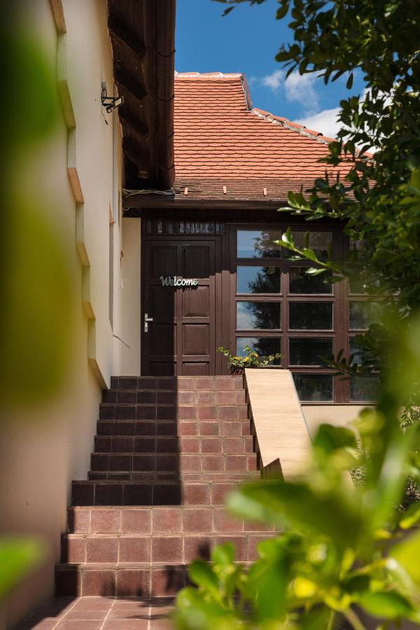 Pannonhalma Panzio Bed and Breakfast Buitenkant foto