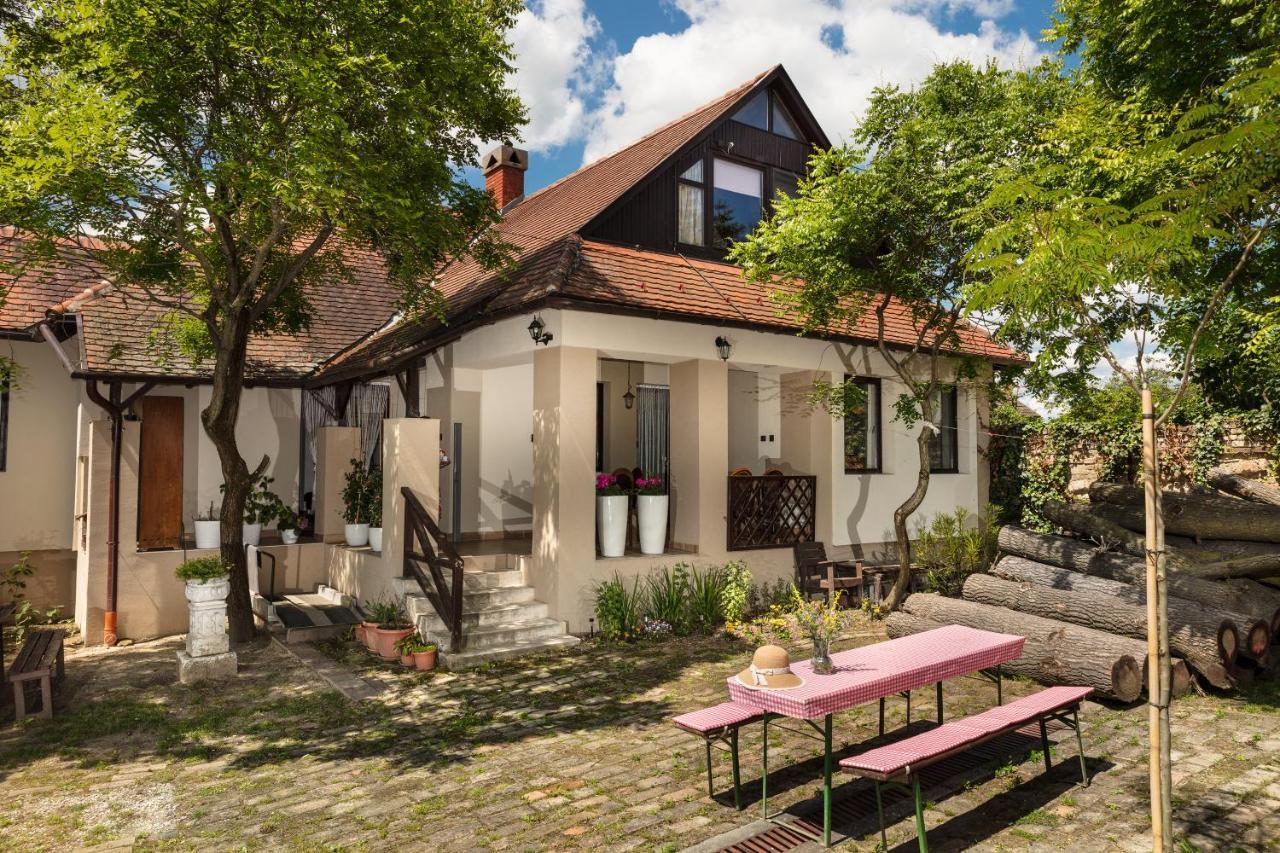 Pannonhalma Panzio Bed and Breakfast Buitenkant foto