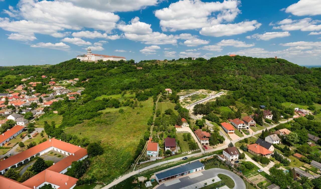Pannonhalma Panzio Bed and Breakfast Buitenkant foto