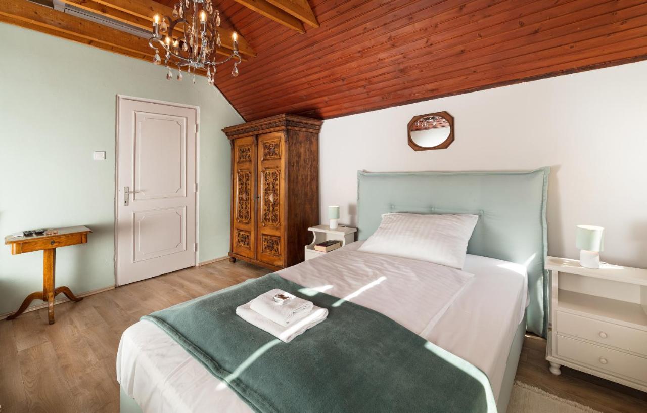 Pannonhalma Panzio Bed and Breakfast Buitenkant foto