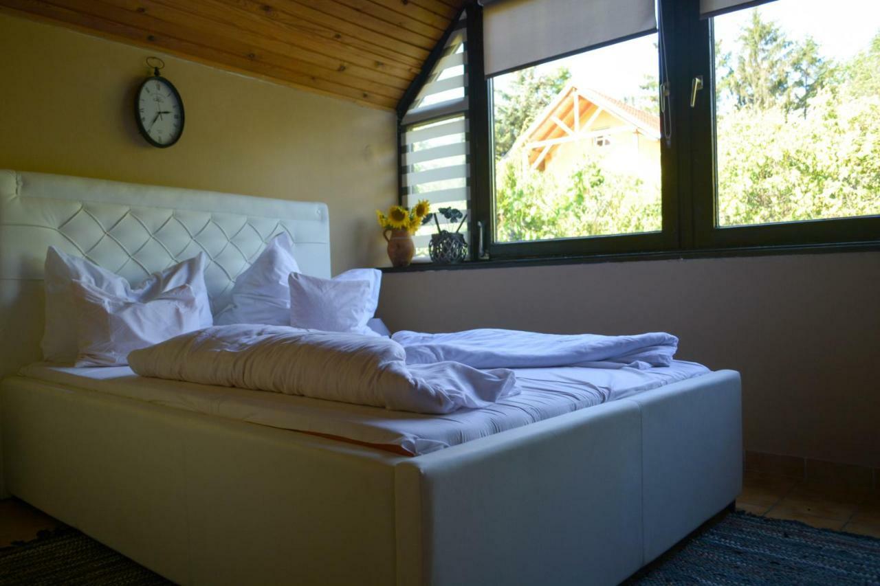 Pannonhalma Panzio Bed and Breakfast Buitenkant foto